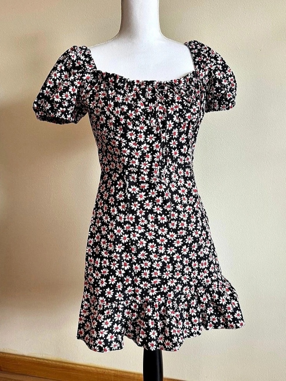 ZARA Daisy Print Dress Floral Mini Dress in Black & White NWT